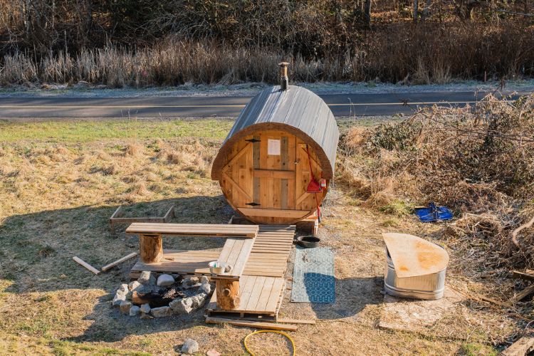 backyard-wooden-sauna-co-living-home